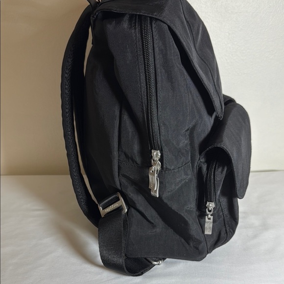 Baggallini Black Classic Travel Backpack Bag Pockets Zippers - Picture 3 of 15